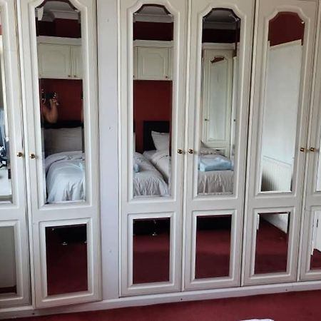 Cosy 4 Bed Home Edmonton Eksteriør billede