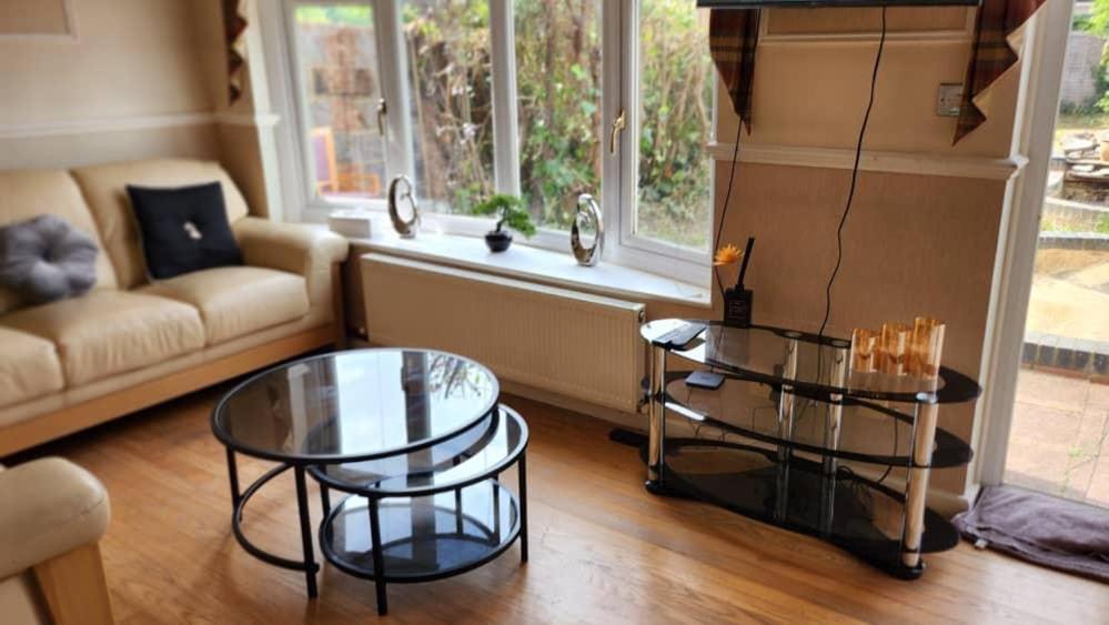 Cosy 4 Bed Home Edmonton Eksteriør billede