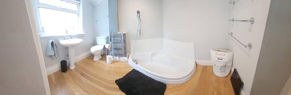 Cosy 4 Bed Home Edmonton Eksteriør billede