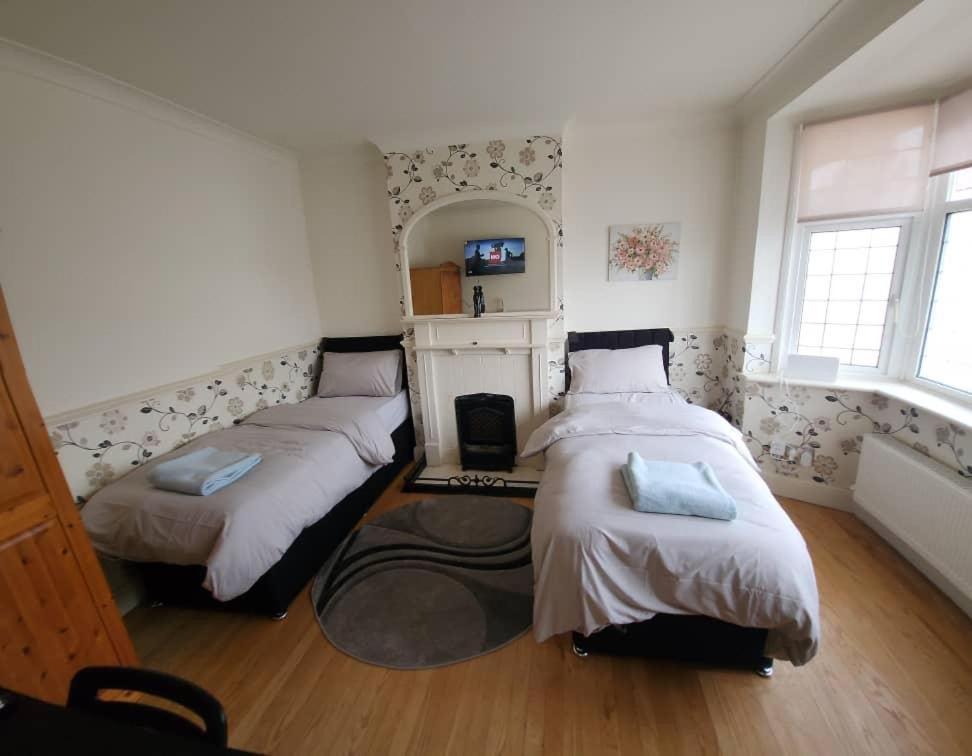 Cosy 4 Bed Home Edmonton Eksteriør billede
