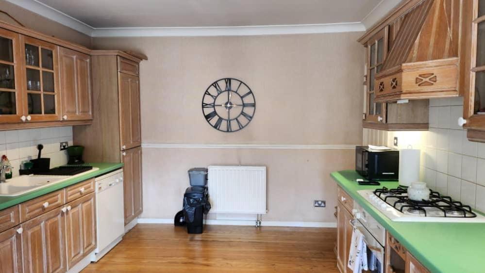 Cosy 4 Bed Home Edmonton Eksteriør billede