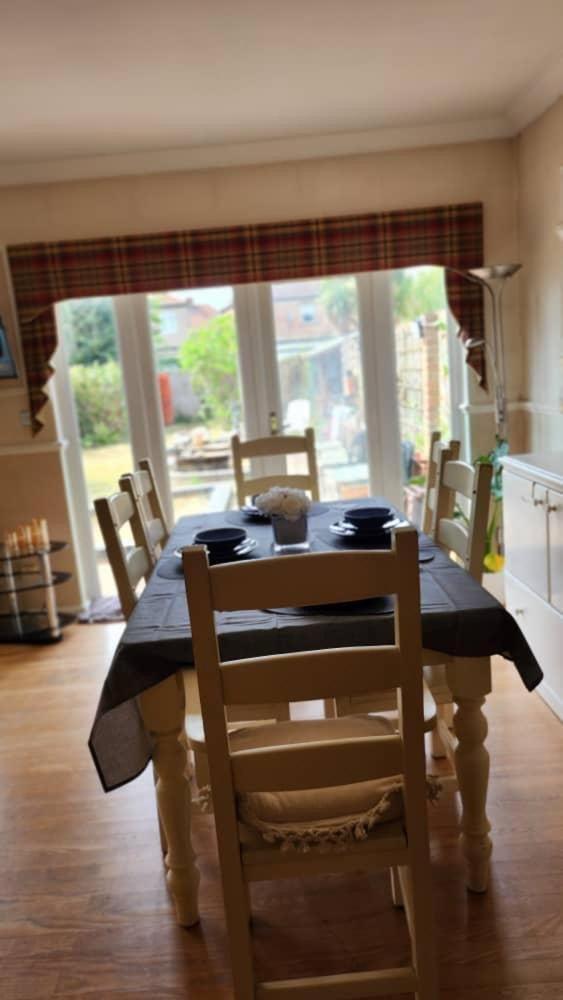 Cosy 4 Bed Home Edmonton Eksteriør billede