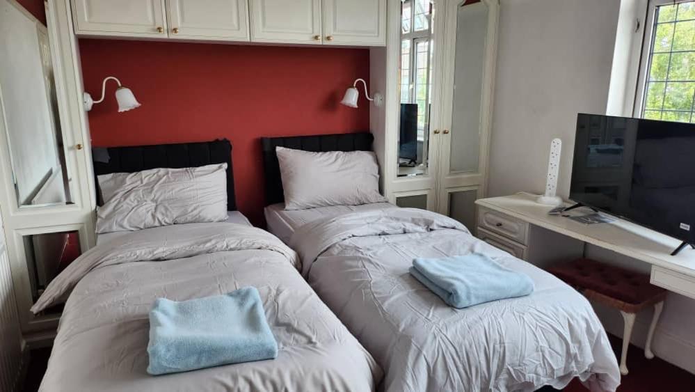 Cosy 4 Bed Home Edmonton Eksteriør billede